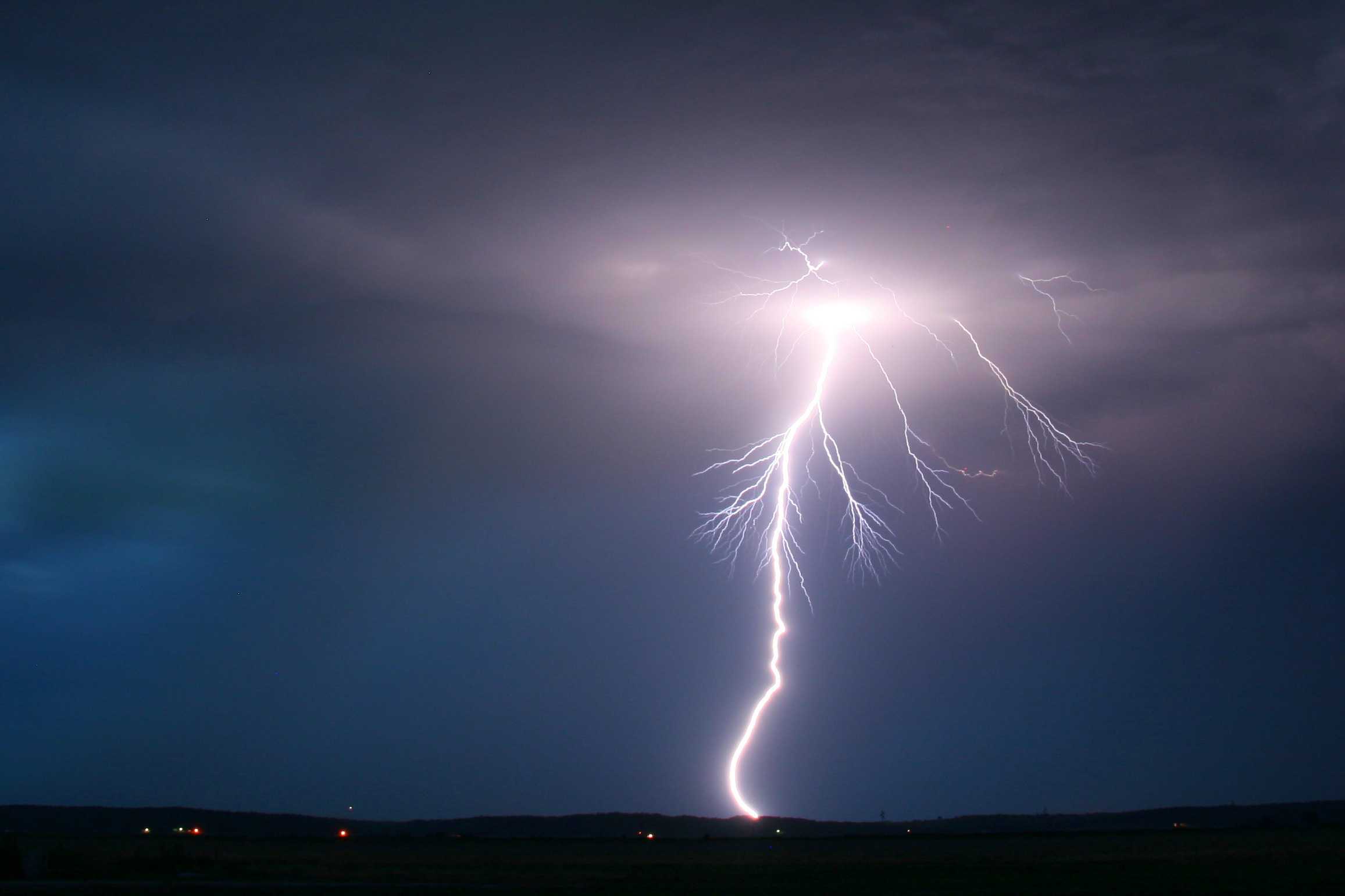 Lightning discharging the electric field between cloud and ground